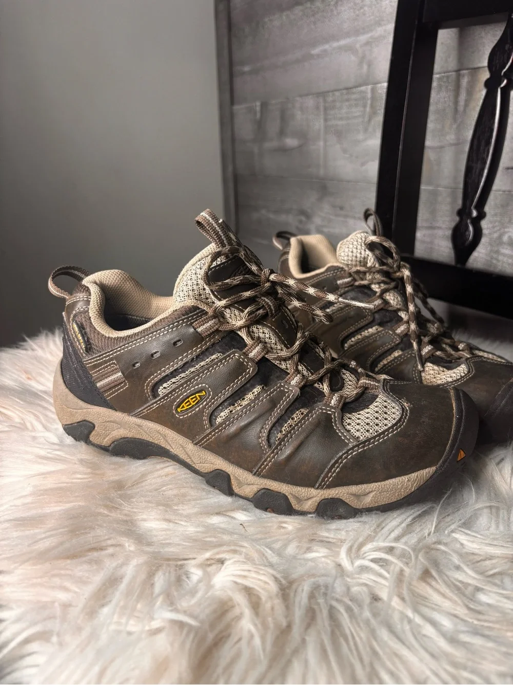 KEEN 8.5 waterproof hiking walking Brown Tan Rugged Trail Hiking Shoes
